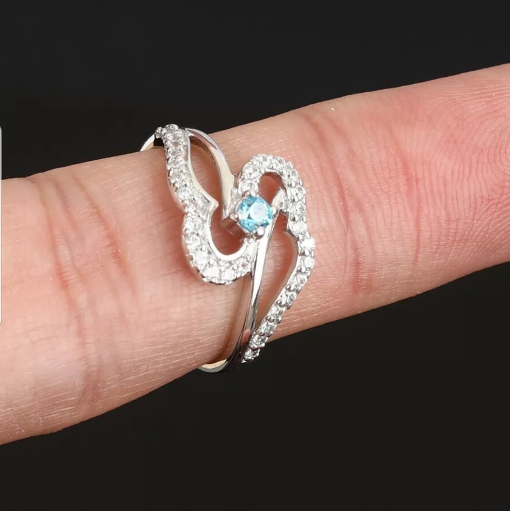 2wings or hearts holding an aquamarine sz7
